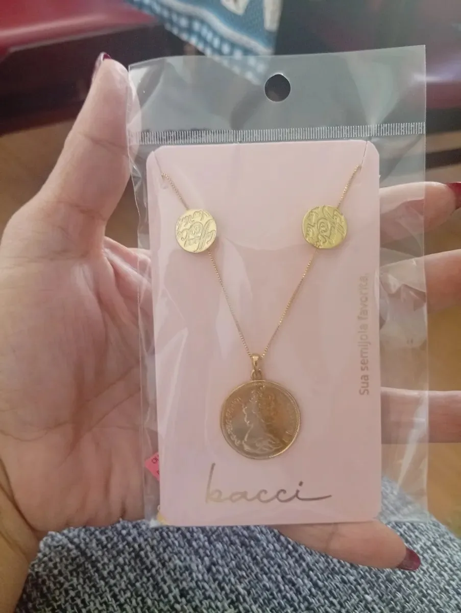 Colar com Medalha Dourado